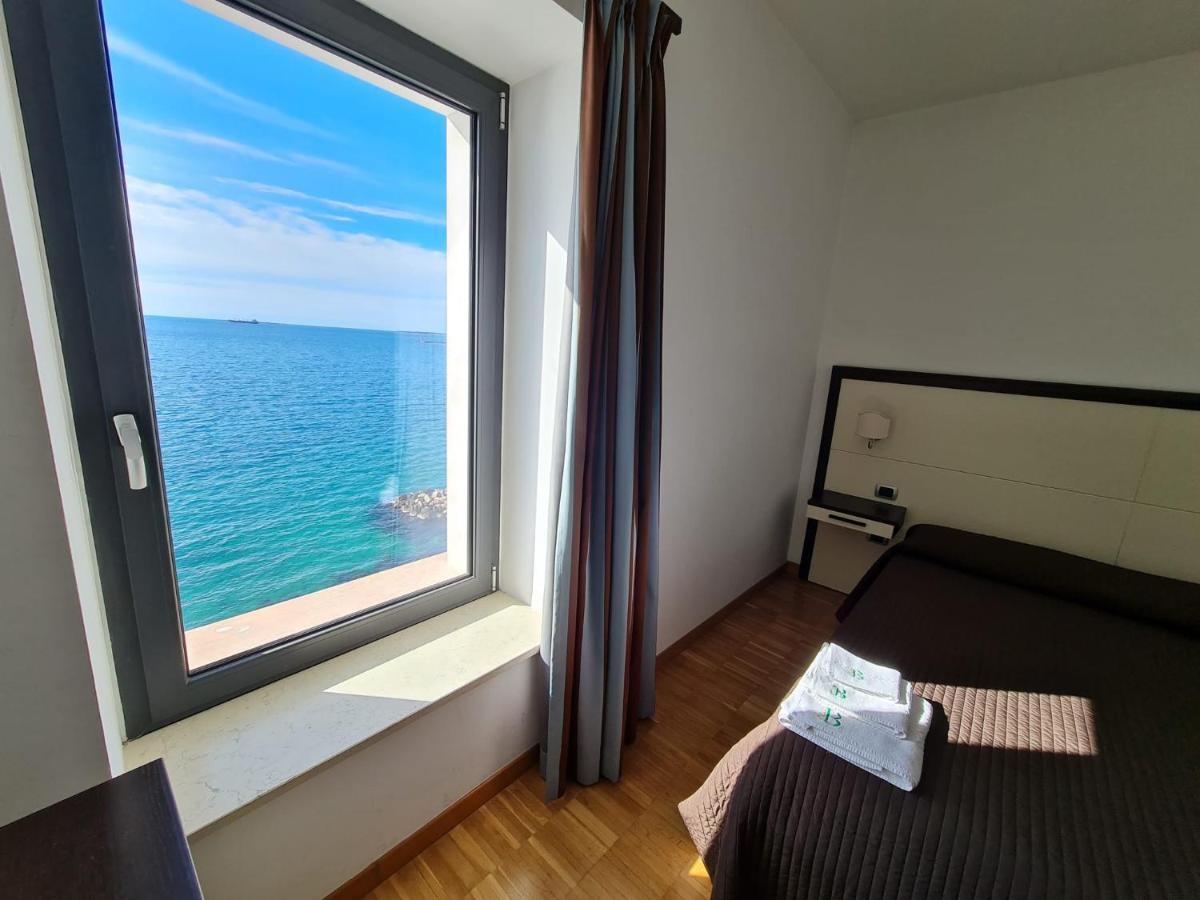 Baja Delle Sirene Bed & Breakfast Taranto Bagian luar foto