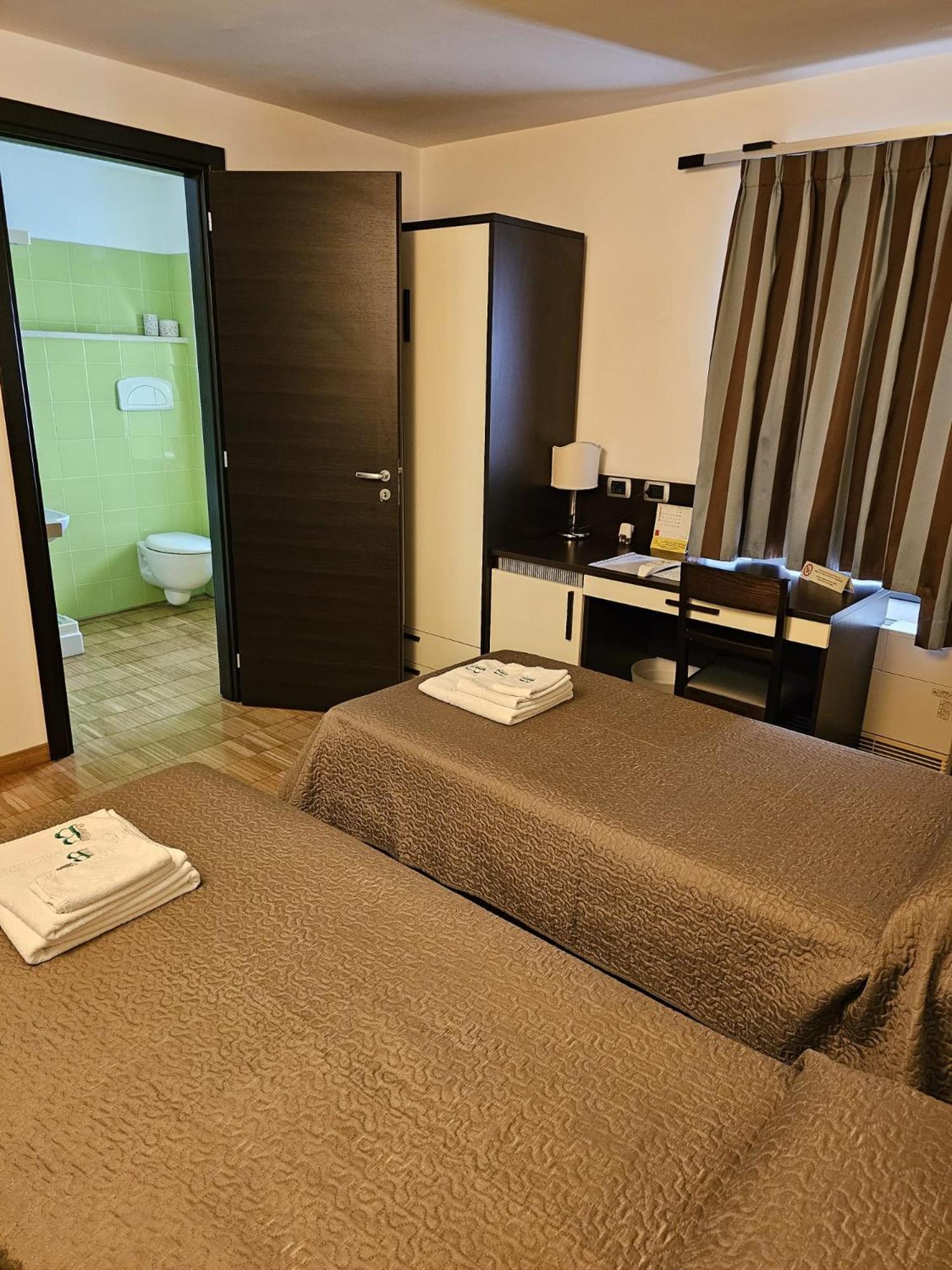 Baja Delle Sirene Bed & Breakfast Taranto Bagian luar foto