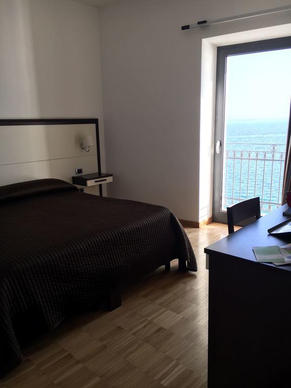 Baja Delle Sirene Bed & Breakfast Taranto Bagian luar foto